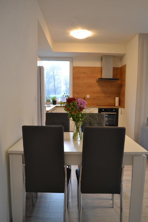 Elegant Escape Apartment II - City Centre براتسيلافا المظهر الخارجي الصورة