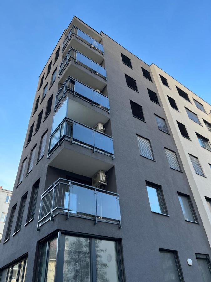 Elegant Escape Apartment II - City Centre براتسيلافا المظهر الخارجي الصورة