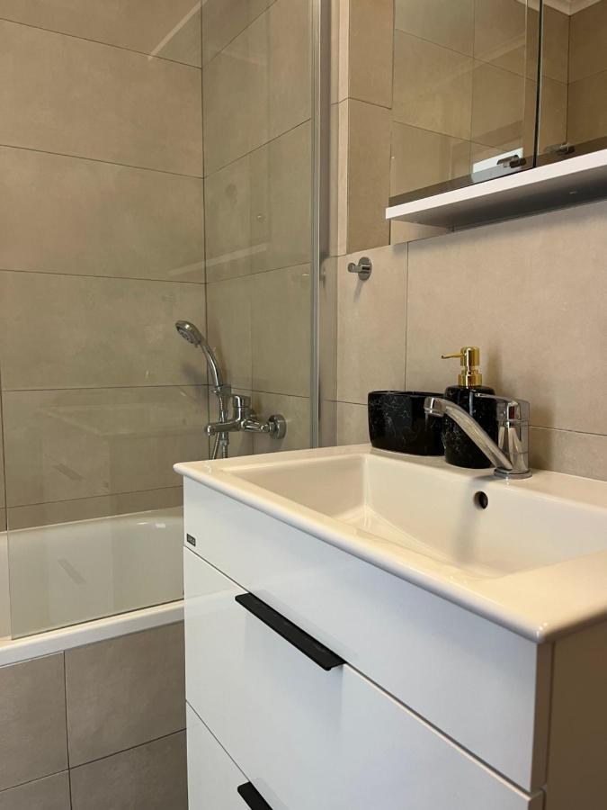 Elegant Escape Apartment II - City Centre براتسيلافا المظهر الخارجي الصورة
