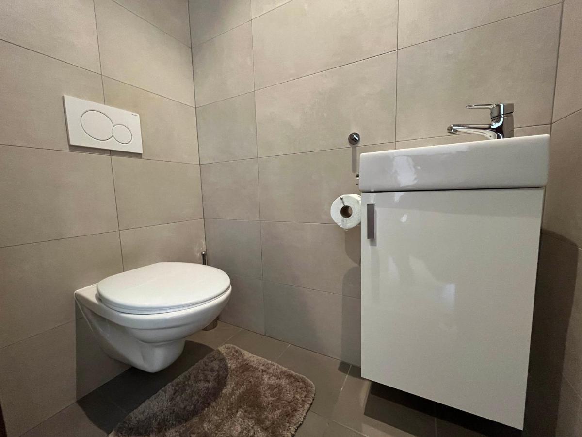 Elegant Escape Apartment II - City Centre براتسيلافا المظهر الخارجي الصورة