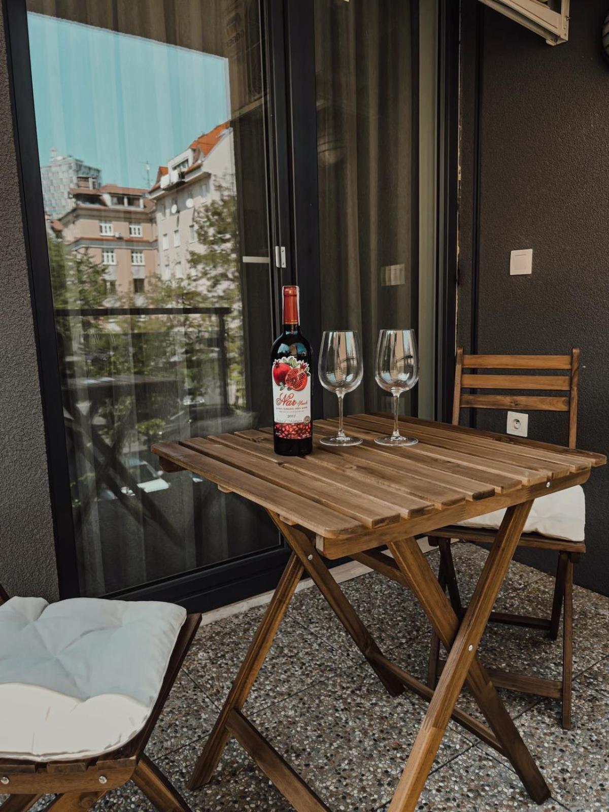 Elegant Escape Apartment II - City Centre براتسيلافا المظهر الخارجي الصورة
